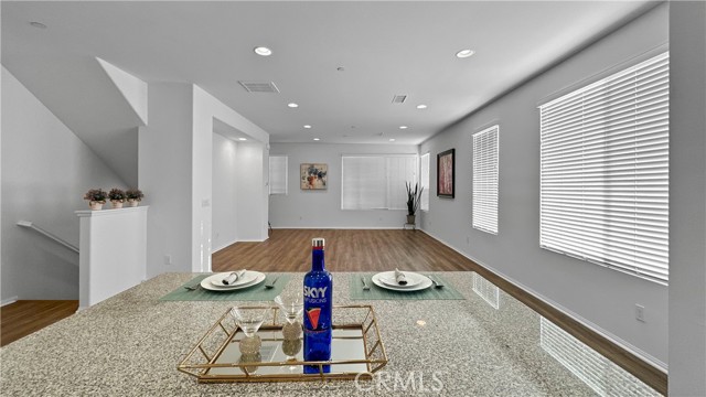 422 W Route 66, Glendora CA: https://media.crmls.org/medias/8f835b5e-d9bc-45ae-bbdb-bf4d9f3ca001.jpg