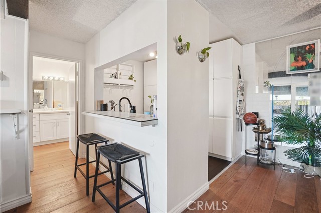 Detail Gallery Image 8 of 19 For 5460 White Oak #C315,  Encino,  CA 91316 - 2 Beds | 2 Baths