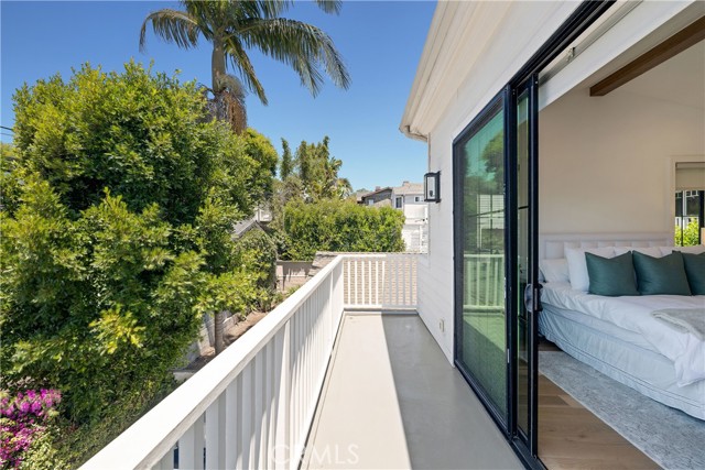 2001 Oak Avenue, Manhattan Beach, California 90266, 5 Bedrooms Bedrooms, ,5 BathroomsBathrooms,Residential,For Sale,Oak,SB25183354