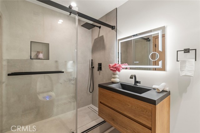 Detail Gallery Image 17 of 42 For 22850 Margarita Dr, Woodland Hills,  CA 91364 - 3 Beds | 3/1 Baths
