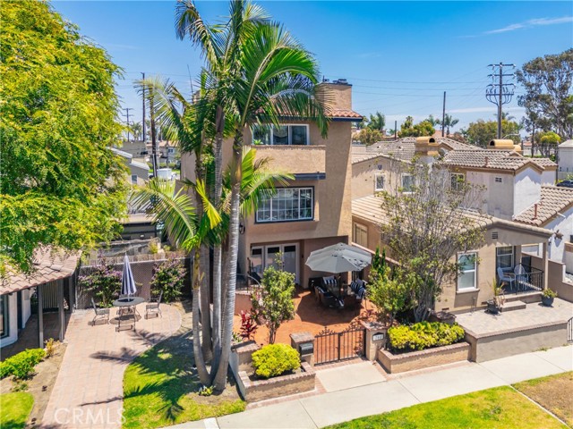 708 Main Street, Huntington Beach CA: https://media.crmls.org/medias/8f854d34-0da1-44ca-8b60-ea2b2659a2a9.jpg