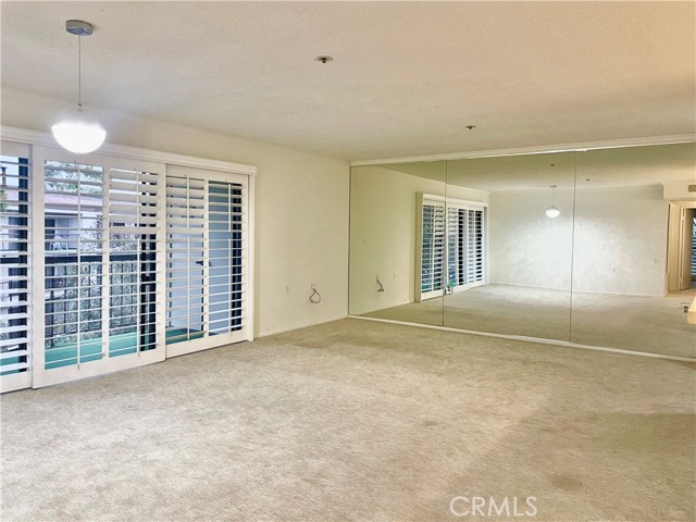 13601 Del Monte Drive, Seal Beach CA: https://media.crmls.org/medias/8f878492-e0ee-4598-b79e-3e793b4b5377.jpg