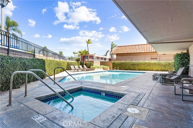 201 Bay Shore Avenue, Long Beach CA: https://media.crmls.org/medias/8f885b08-a8c6-44b3-be42-3bd9c66c60d6.jpg