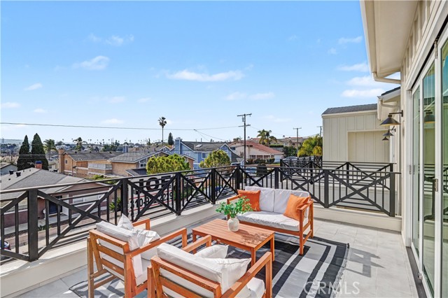 Detail Gallery Image 26 of 33 For 2205 Marshalfield a,  Redondo Beach,  CA 90278 - 4 Beds | 3/1 Baths