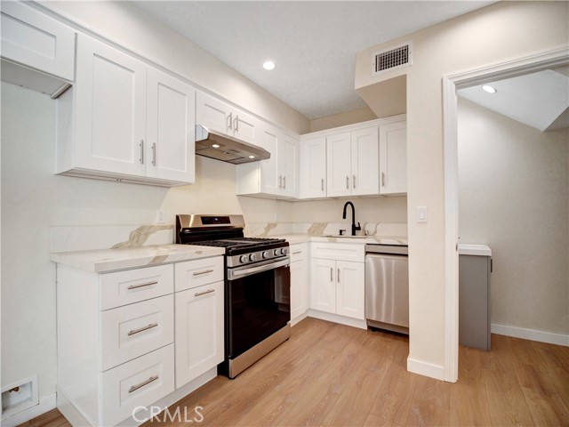 Detail Gallery Image 5 of 15 For 13133 Burton, North Hollywood,  CA 91605 - 3 Beds | 2 Baths