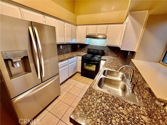 Detail Gallery Image 5 of 37 For 13772 Red Mahogany, Moreno Valley,  CA 92553 - 3 Beds | 2 Baths