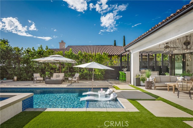 Detail Gallery Image 18 of 64 For 2318 Vista Grande, Vista,  CA 92084 - 5 Beds | 4 Baths