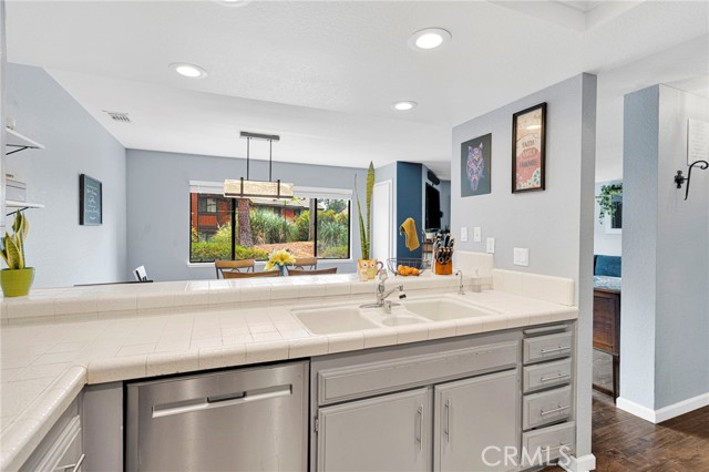 Detail Gallery Image 20 of 65 For 152 Cedar Creek, San Dimas,  CA 91773 - 2 Beds | 3 Baths