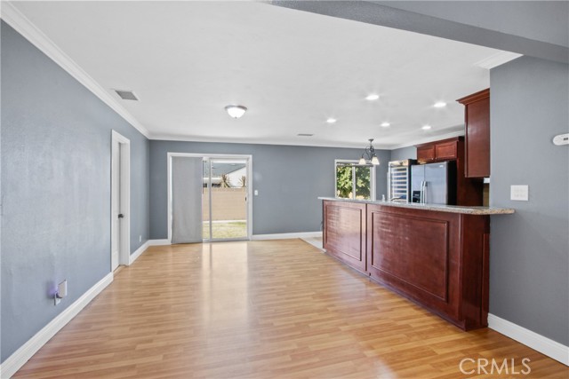 Detail Gallery Image 8 of 21 For 5719 Blackthorne Ave, Lakewood,  CA 90712 - 3 Beds | 2 Baths