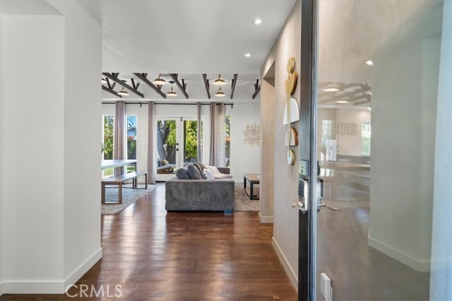Detail Gallery Image 3 of 30 For 23809 Friar St, Woodland Hills,  CA 91367 - 3 Beds | 2 Baths
