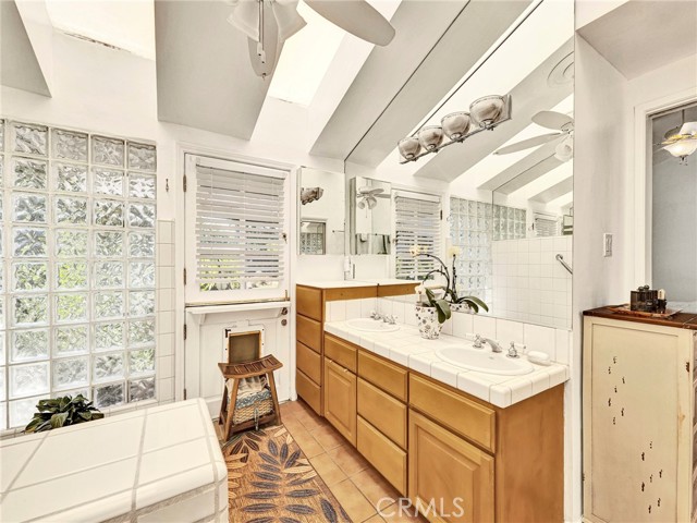 Detail Gallery Image 18 of 40 For 23962 Crosson Dr, Woodland Hills,  CA 91367 - 3 Beds | 2 Baths