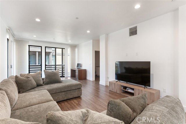 Detail Gallery Image 13 of 31 For 4201 Pennsylvania Ave #E1,  La Crescenta,  CA 91214 - 3 Beds | 2/2 Baths