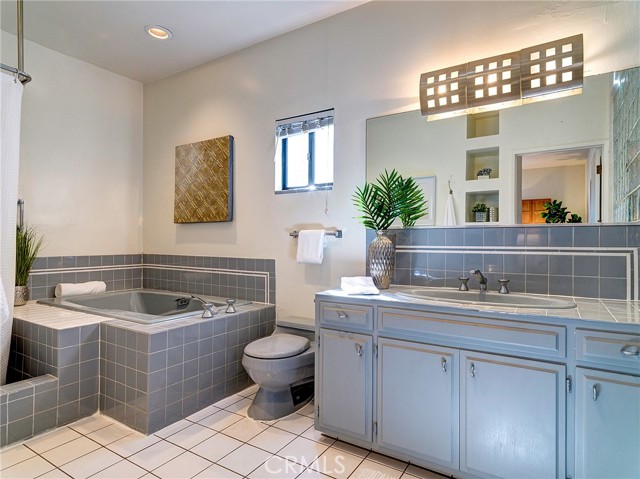 422 8th Street, Hermosa Beach, California 90254, 2 Bedrooms Bedrooms, ,2 BathroomsBathrooms,Residential,Sold,8th,SB23103489