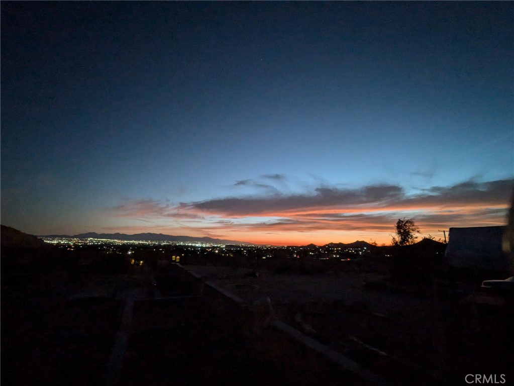 https://media.crmls.org/medias/8f8cc6f8-222a-4fe4-984b-42c2a9fe9e9c.jpg?preset=X-Large