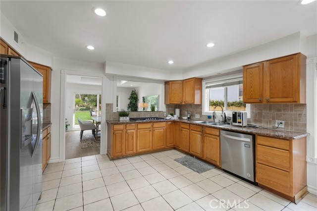 Detail Gallery Image 24 of 62 For 18760 Wells, Tarzana,  CA 91356 - 5 Beds | 4 Baths