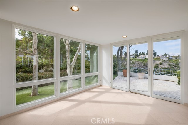 2 Inverness Lane, Newport Beach CA: https://media.crmls.org/medias/8f8d2fb8-df23-40e2-bc44-2576774703dc.jpg
