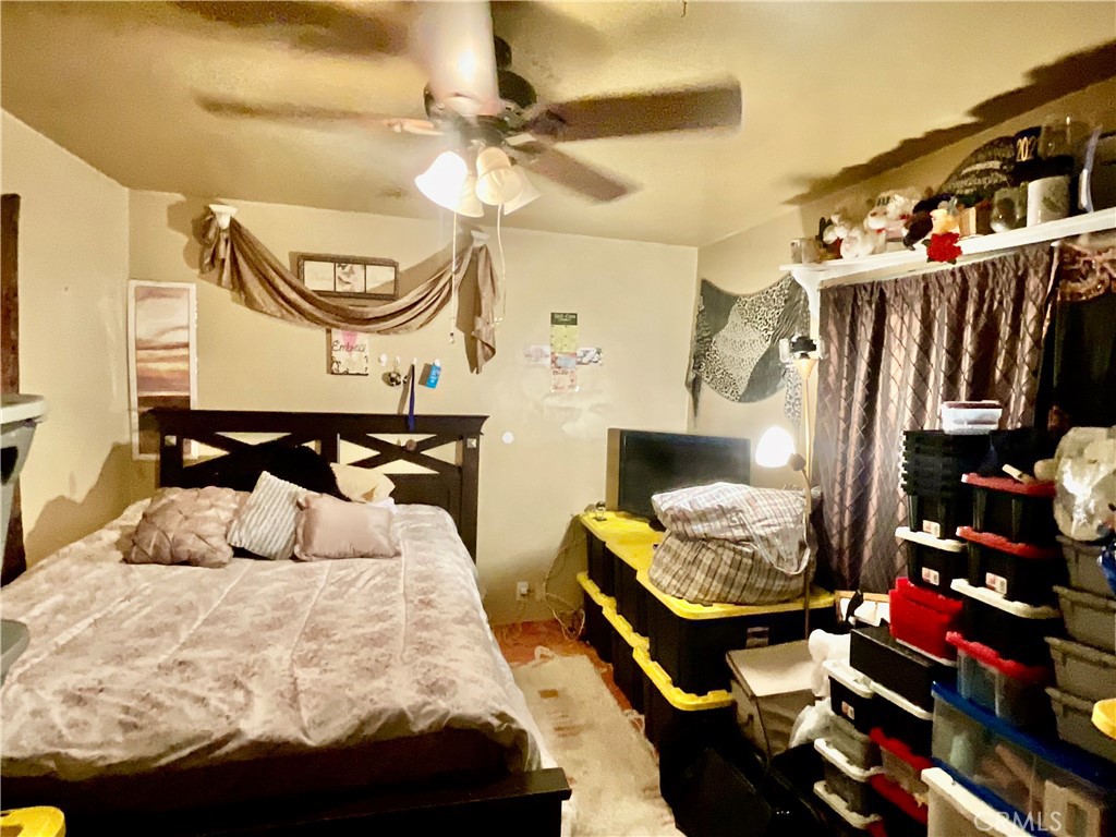 https://media.crmls.org/medias/8f8da6d4-191f-4e07-9180-0a3b9a020b23.jpg?preset=X-Large