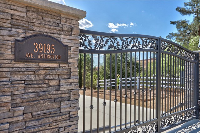 39195 Avenida Antonovich, Temecula CA: https://media.crmls.org/medias/8f8e9556-8c92-4a40-bc3c-4d8ff6d4aa3f.jpg