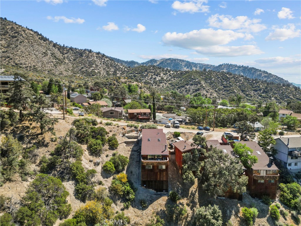 https://media.crmls.org/medias/8f8fe0b9-7d06-4a36-8f62-0c6abde350a8.jpg?preset=X-Large