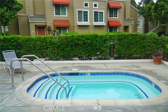 7262 Yellowtail Dr, Huntington Beach CA: https://media.crmls.org/medias/8f905b3a-63de-4e62-847f-94ddcd1ba50a.jpg