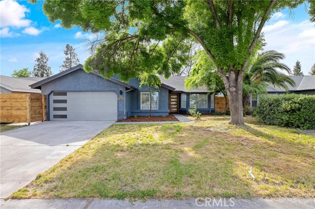 1967 N Ventura Avenue, Farmersville CA: https://media.crmls.org/medias/8f943bff-9d8f-49fd-b94d-717794676d3d.jpg