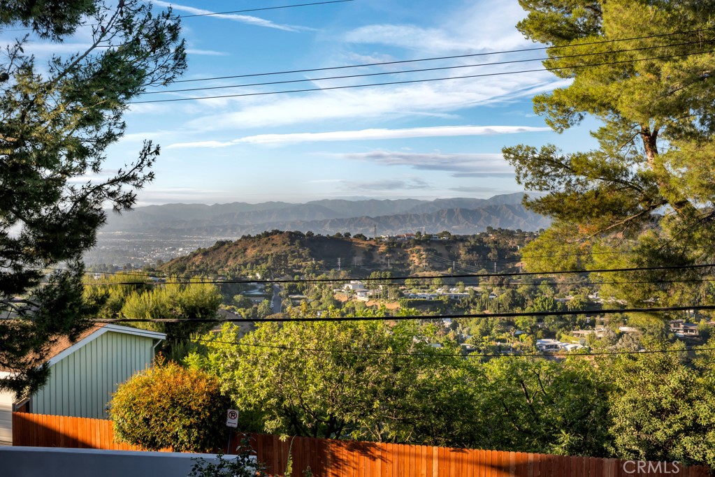 https://media.crmls.org/medias/8f943d0f-c117-429d-a0b3-2656df773987.jpg?preset=X-Large