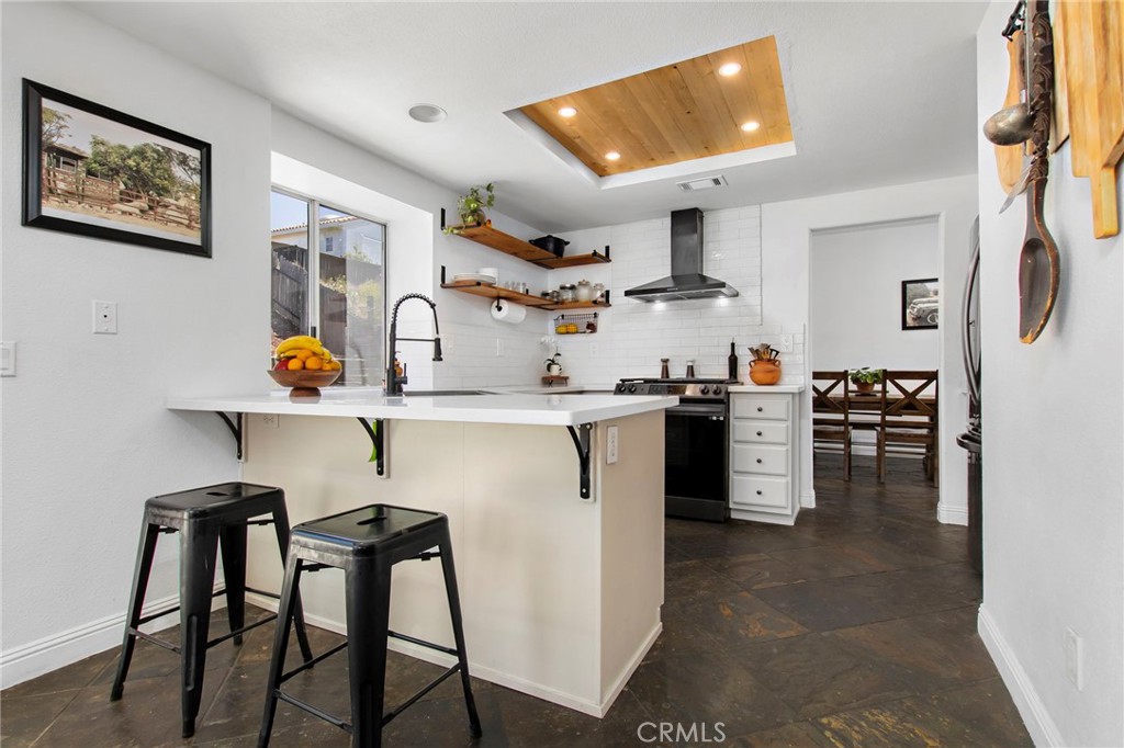 https://media.crmls.org/medias/8f94e2a8-35d0-4f8e-be70-39ca93063efc.jpg?preset=X-Large