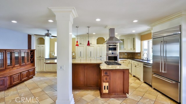 20931 Avenida Amapola, Lake Forest CA: https://media.crmls.org/medias/8f95da7e-7d59-4502-a74a-37dc9765be93.jpg