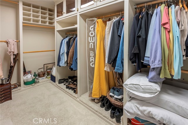 Spacious Walk in Closet, with three walls for garments