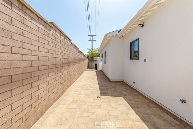 Detail Gallery Image 4 of 27 For 8256 1/2 Vantage Ave, North Hollywood,  CA 91605 - 3 Beds | 2/1 Baths