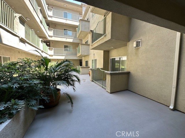 Detail Gallery Image 19 of 19 For 7551 Jordan #405,  Canoga Park,  CA 91303 - 3 Beds | 3 Baths