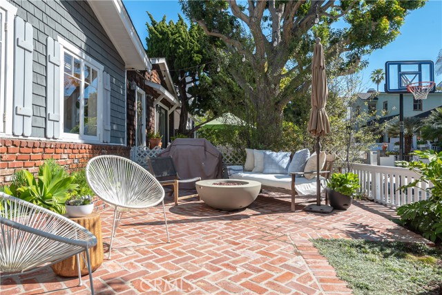 517 5th Street, Manhattan Beach, California 90266, 3 Bedrooms Bedrooms, ,2 BathroomsBathrooms,Residential,Sold,5th,SB22046594