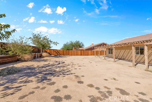 5154 Split Rock Avenue, 29 Palms CA: https://media.crmls.org/medias/8f97b243-00dd-4f44-8009-19ac3edd0b5a.jpg