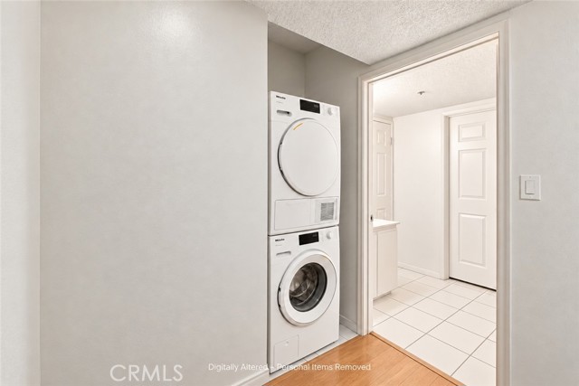 147 West Acacia, 160 photo 20