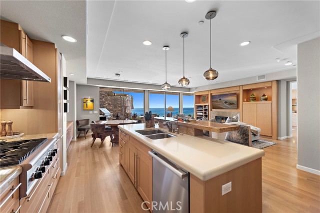 Detail Gallery Image 5 of 38 For 1603 S Coast Hwy #F,  Laguna Beach,  CA 92651 - 3 Beds | 2/1 Baths