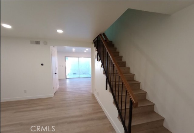 Detail Gallery Image 7 of 12 For 19221 Sherman Way #18,  Reseda,  CA 91335 - 3 Beds | 3 Baths
