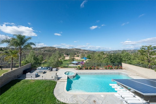 20104 Gina Court, Saugus CA: https://media.crmls.org/medias/8f98f517-dfdc-4b06-8245-c5672b833c26.jpg