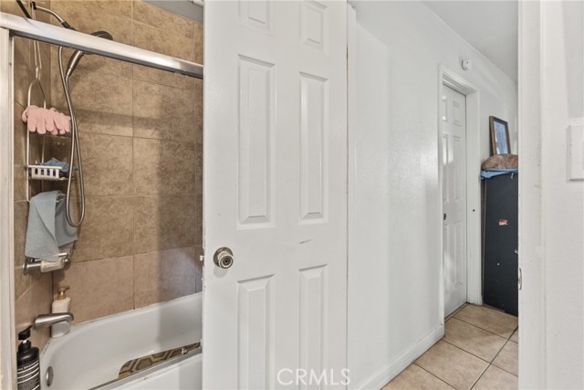 Detail Gallery Image 13 of 38 For 6118 S Main, Los Angeles,  CA 90003 - 6 Beds | 3/2 Baths