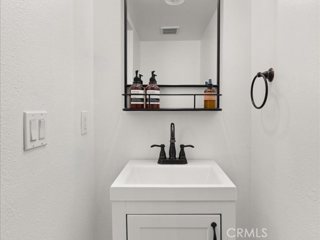 2157 Pacific Avenue, Costa Mesa CA: https://media.crmls.org/medias/8f9a2bc7-4dd9-40ab-a09f-b0fe9f4fd840.jpg