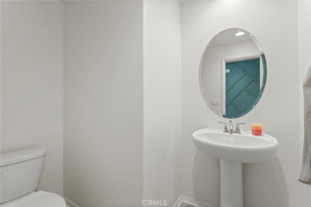 https://media.crmls.org/medias/8f9a60b8-25c6-4a4d-b28f-bfccd9099eec.jpg?preset=X-Large