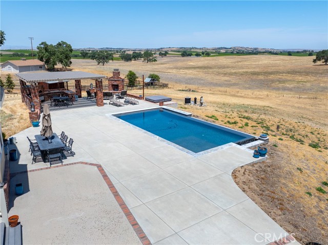 26 Deer View Lane, Templeton CA: https://media.crmls.org/medias/8f9a9626-7ff4-4819-bac4-e48d678fa07e.jpg
