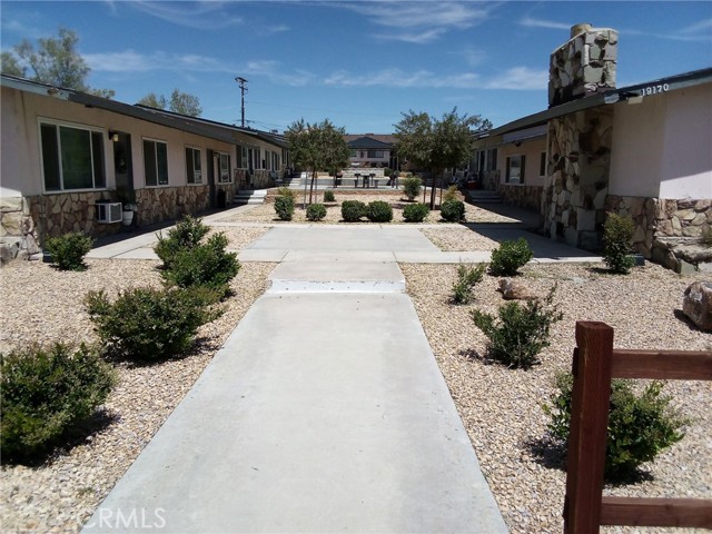 19170 US Highway 18, Apple Valley CA: https://media.crmls.org/medias/8f9c39e1-a62b-4da0-bdf8-ee354fb21bf2.jpg