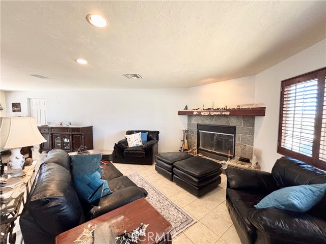 Detail Gallery Image 3 of 18 For 7442 Camarilla Ave, Yucca Valley,  CA 92284 - 2 Beds | 1 Baths