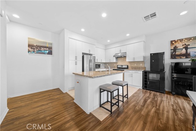 Detail Gallery Image 11 of 41 For 816 S Gladys Ave a,  San Gabriel,  CA 91776 - 2 Beds | 2/1 Baths