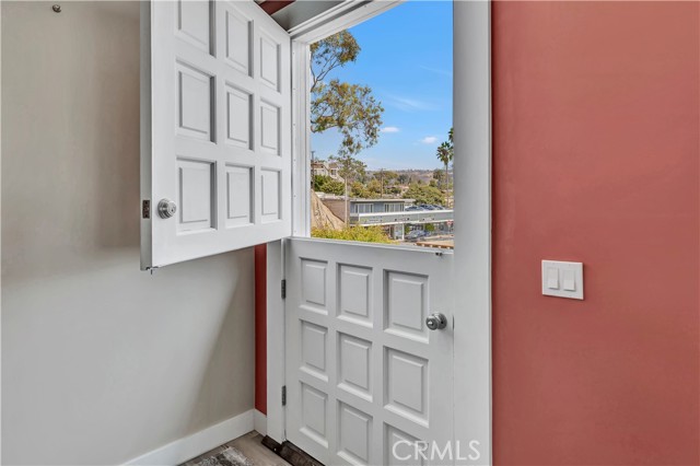 Detail Gallery Image 3 of 46 For 714 Cliff Drive, Laguna Beach,  CA 92651 - 2 Beds | 2 Baths