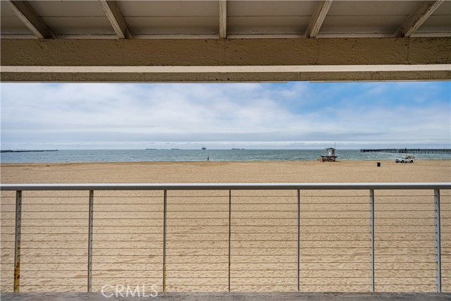 1207 Seal Way, Seal Beach CA: https://media.crmls.org/medias/8f9daf51-a3c4-46b5-9c9e-7ee3f779a35d.jpg