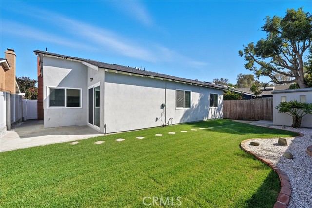 Detail Gallery Image 5 of 23 For 18061 Freshwater Cir, Huntington Beach,  CA 92648 - 3 Beds | 2 Baths