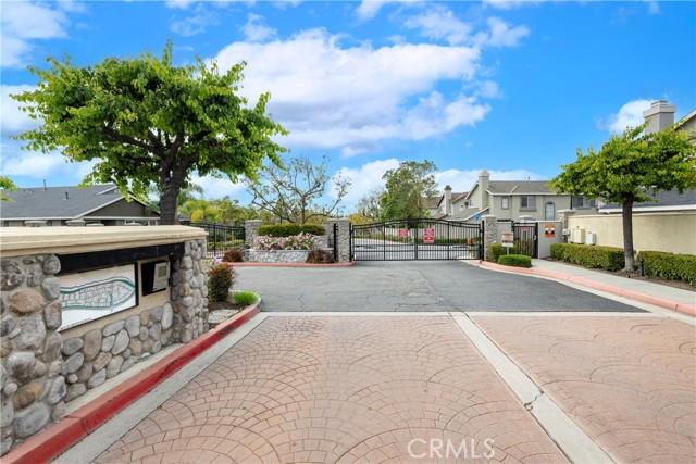 3518 E Berkshire Court, Orange CA: https://media.crmls.org/medias/8f9e5dad-616d-49fd-9460-af54a3add445.jpg