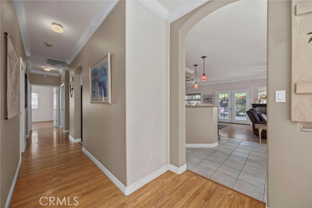 5510 Edge Water Court, Bakersfield CA: https://media.crmls.org/medias/8f9e8d03-445e-49b9-a2a2-ed9273b3ce89.jpg