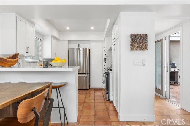 304 Larkspur Avenue, Corona del Mar CA: https://media.crmls.org/medias/8f9f26f8-562d-4d7c-8777-c0d61cb9a95e.jpg